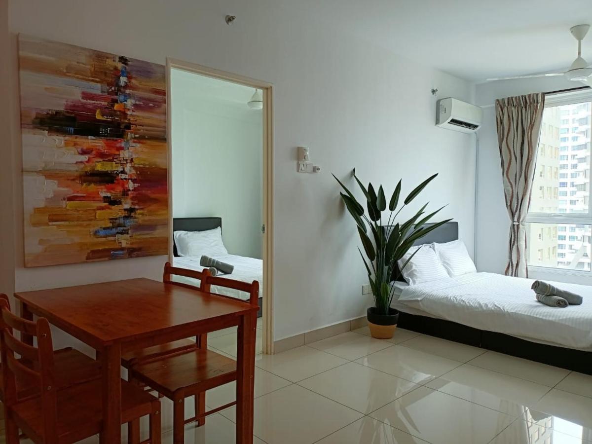 Family Suites At Mansion One By Maj George Town Exterior photo