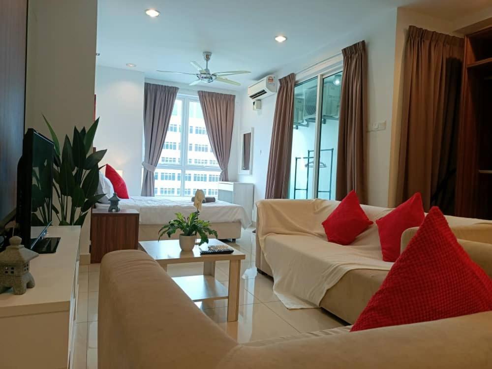Family Suites At Mansion One By Maj George Town Exterior photo
