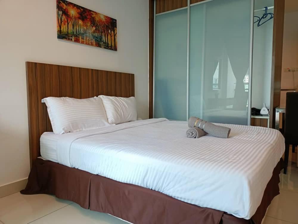 Family Suites At Mansion One By Maj George Town Exterior photo