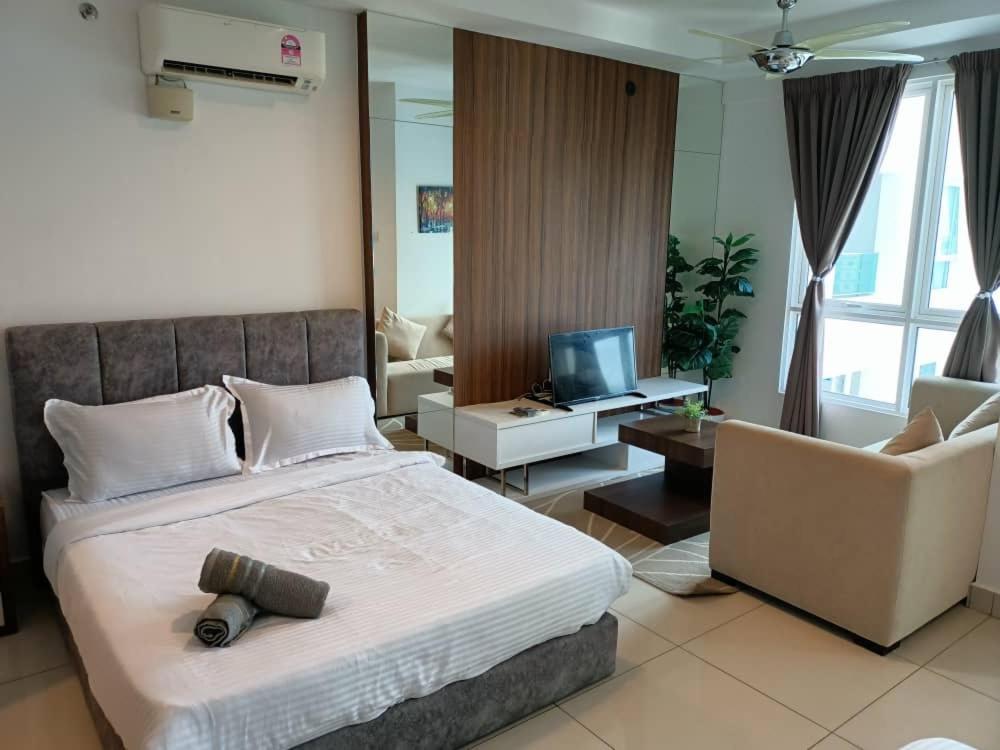 Family Suites At Mansion One By Maj George Town Exterior photo