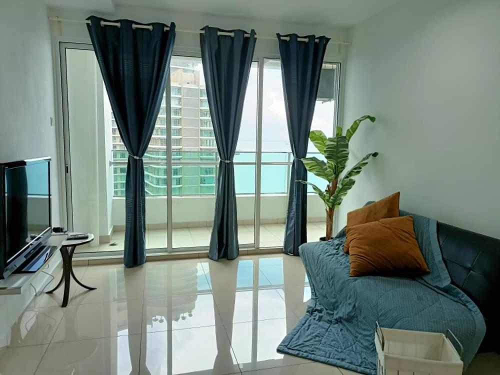 Family Suites At Mansion One By Maj George Town Exterior photo