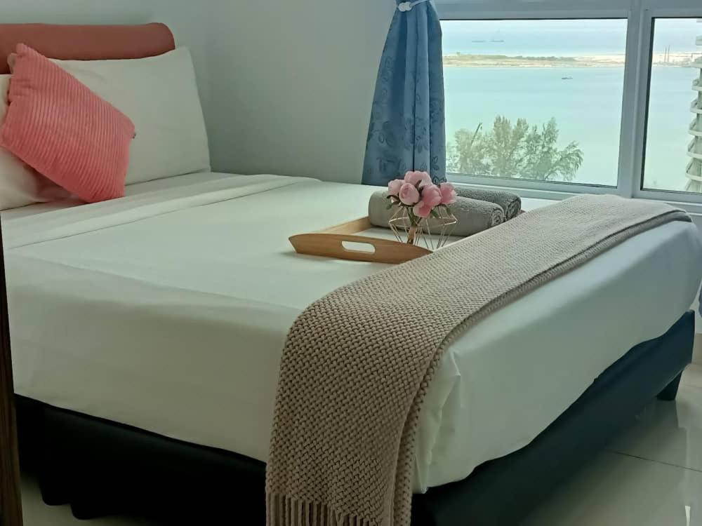 Family Suites At Mansion One By Maj George Town Exterior photo