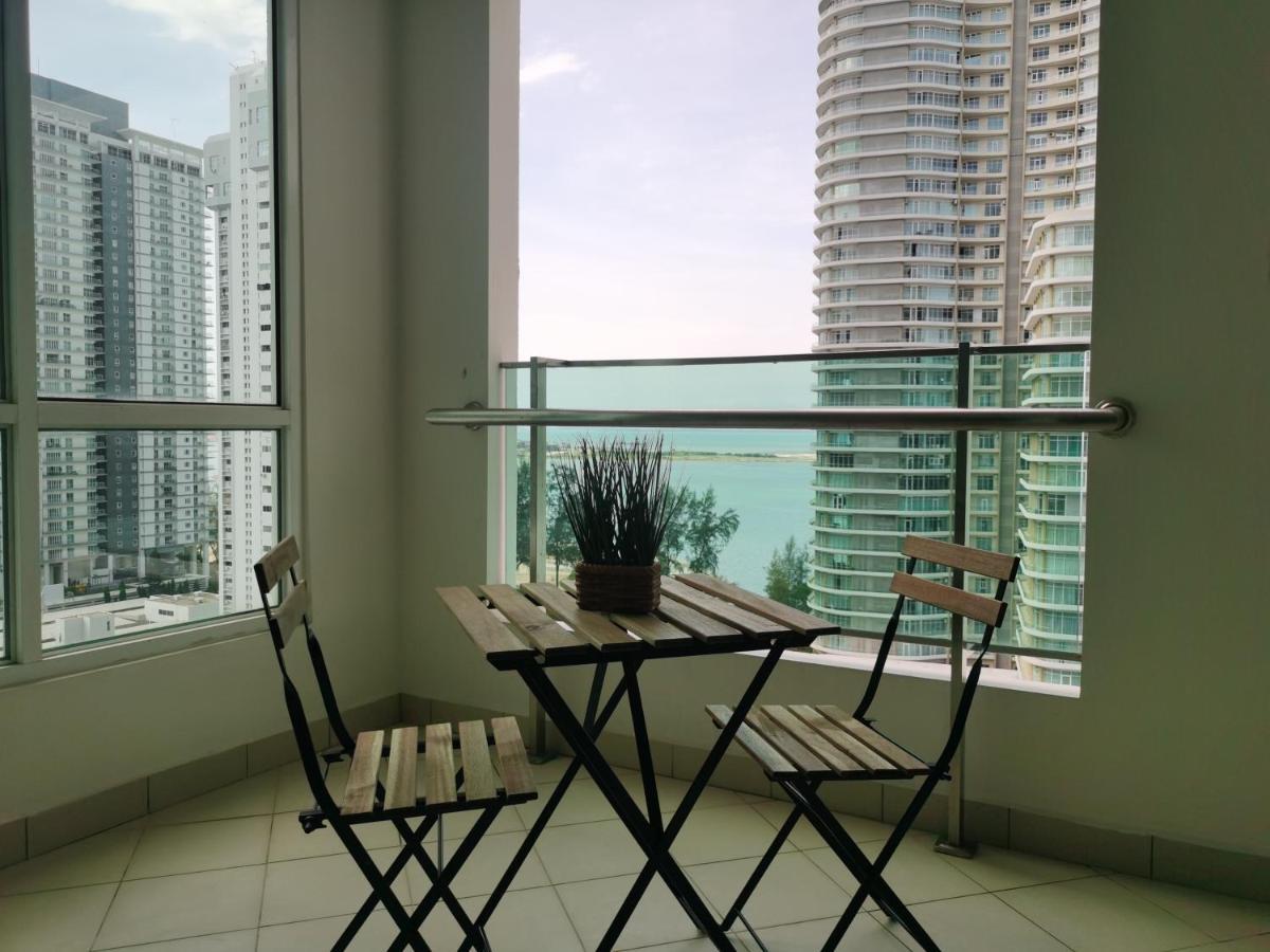 Family Suites At Mansion One By Maj George Town Exterior photo