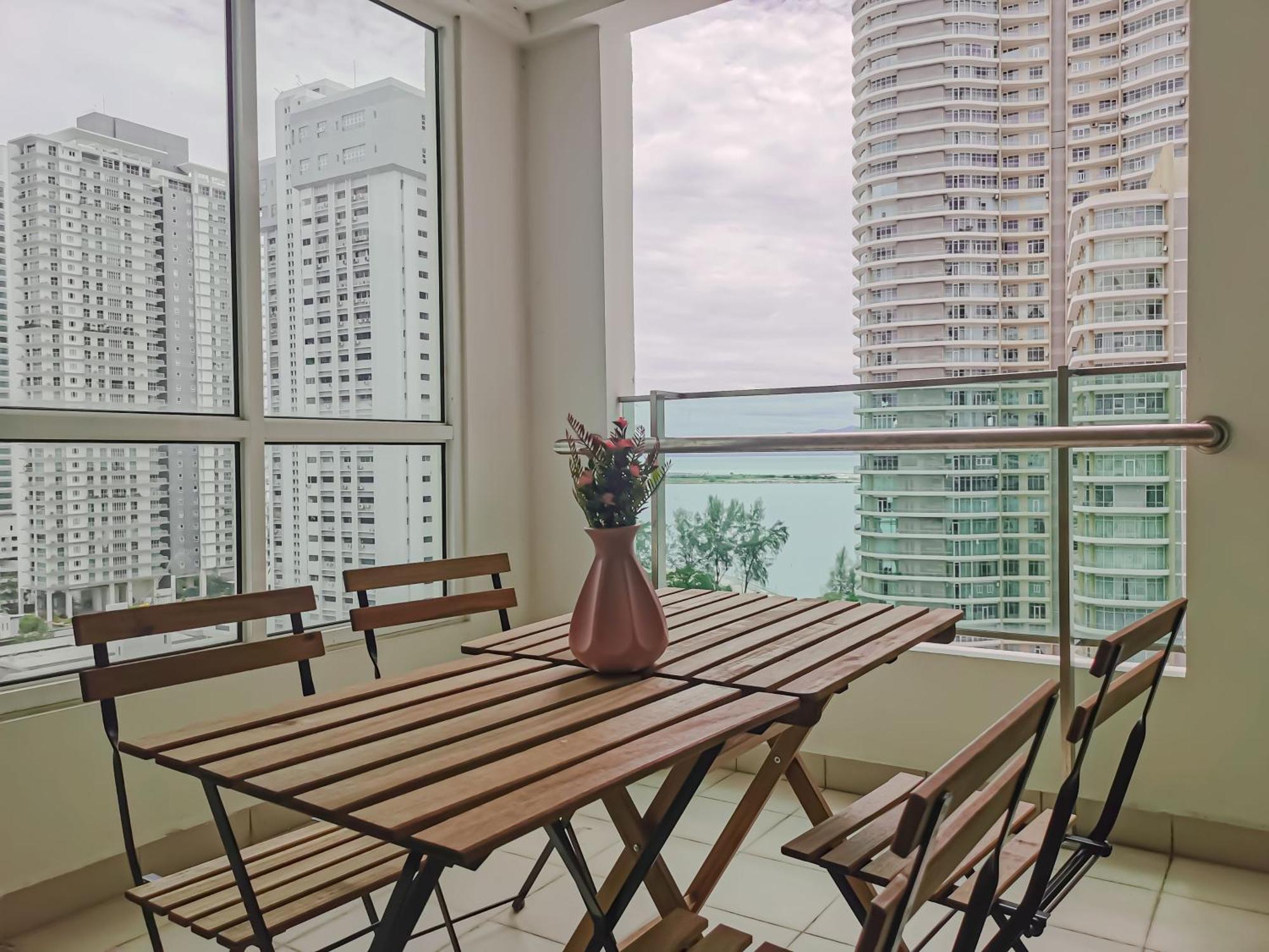 Family Suites At Mansion One By Maj George Town Exterior photo