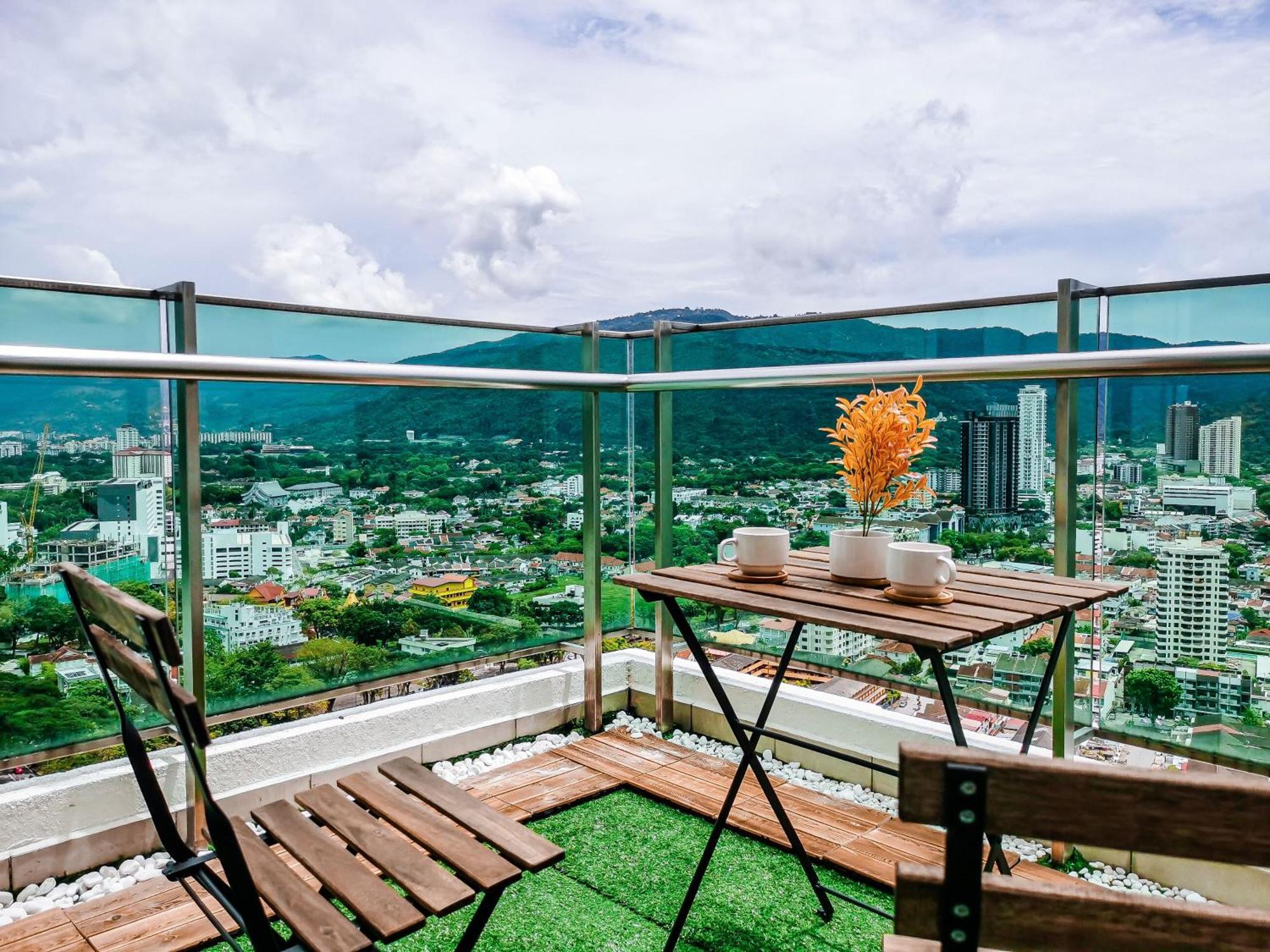 Family Suites At Mansion One By Maj George Town Exterior photo