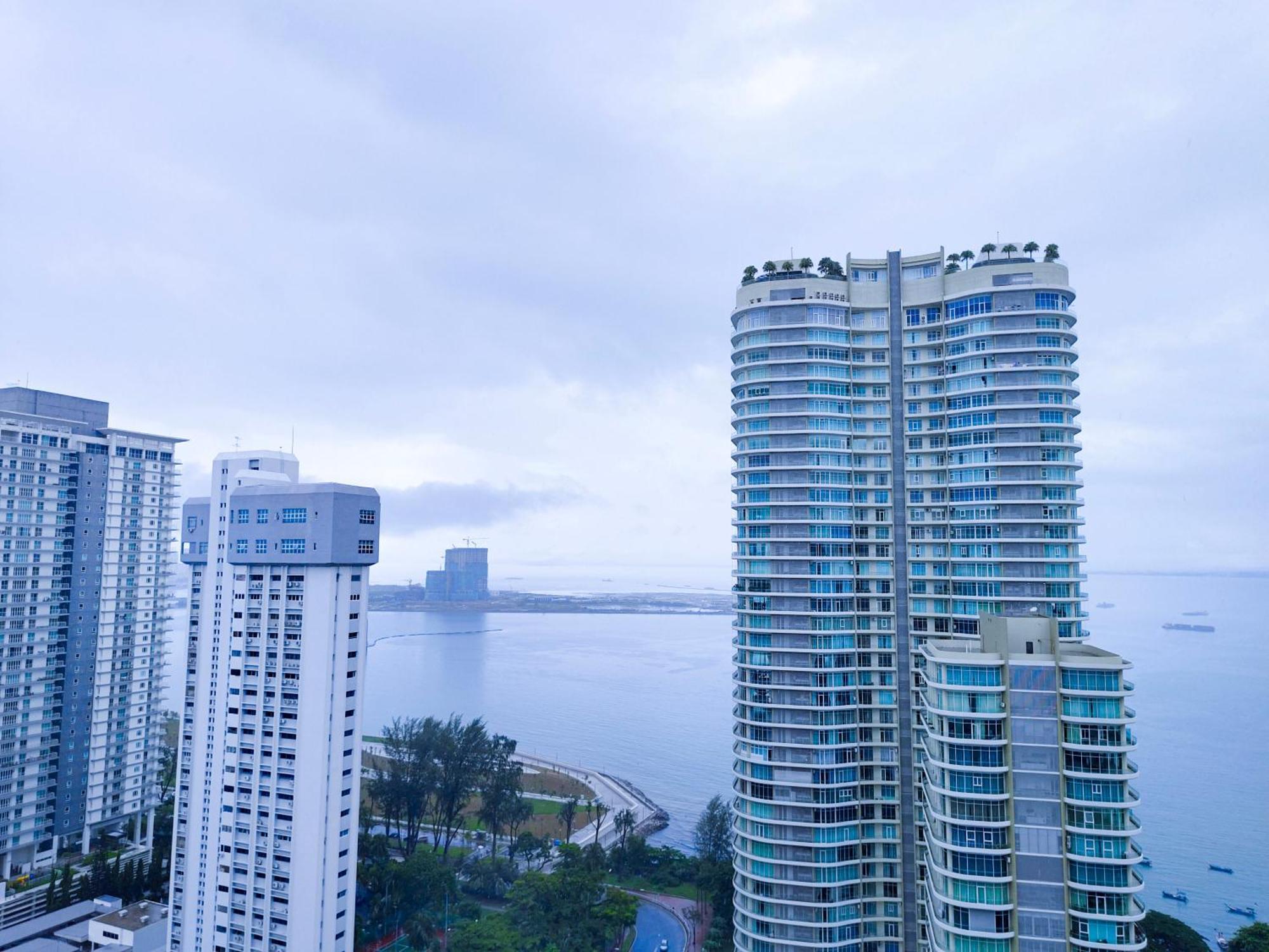 Family Suites At Mansion One By Maj George Town Exterior photo